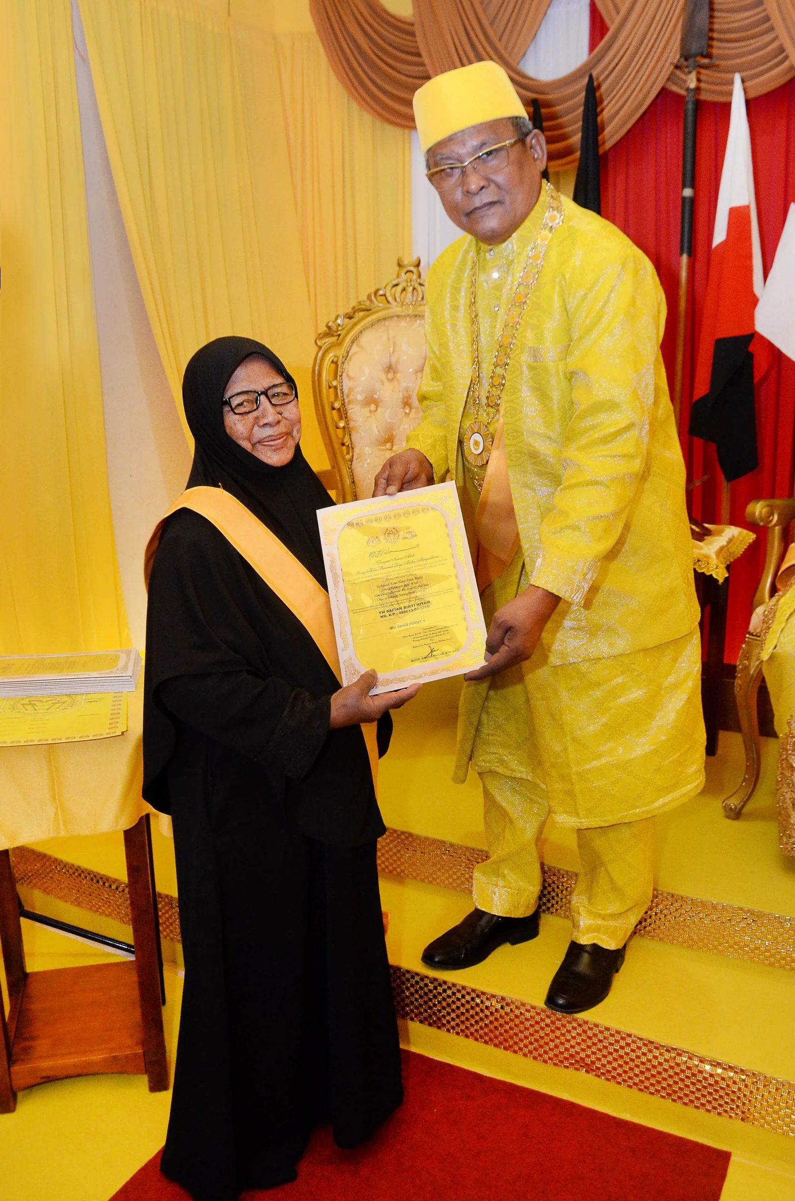 Rakaman istiadat pertabalan 11