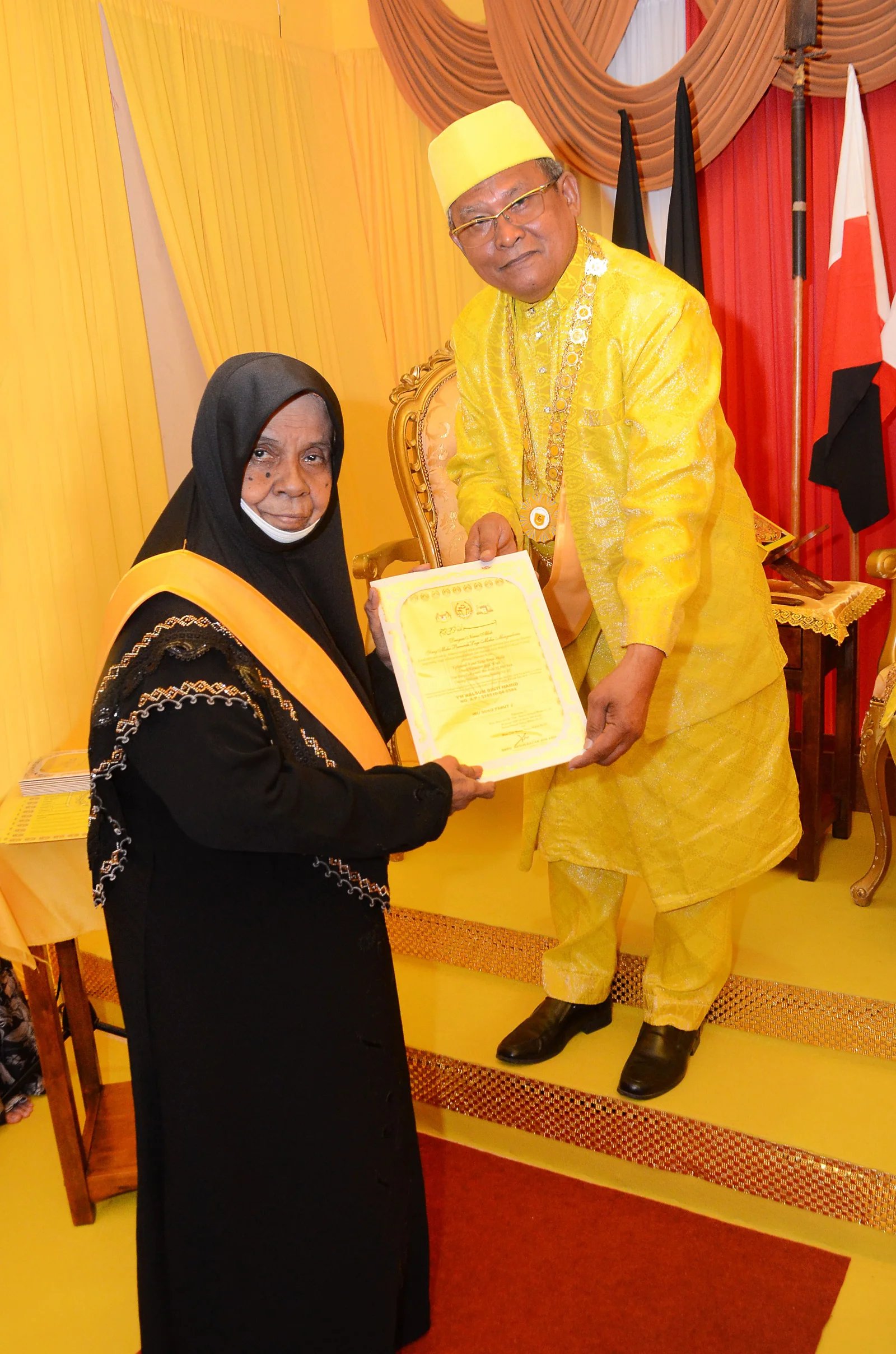 Rakaman istiadat pertabalan 12